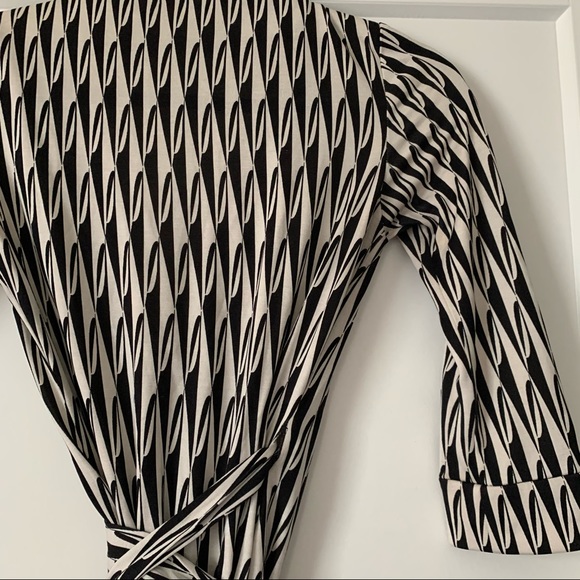 DVF Wrap Dress 3/4 Sleeves - Picture 7 of 12
